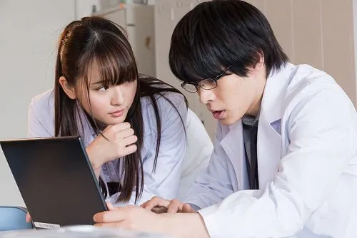 “恋愛感情を論理的に解き明かす”ドタバタお笑い恋愛映画『リケ恋 理系が...