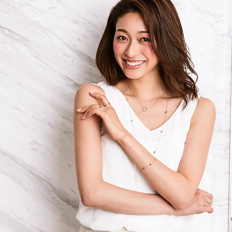 プレゼントにも最適！夏のシンプルコーデにワンポイントのジュエリーは...