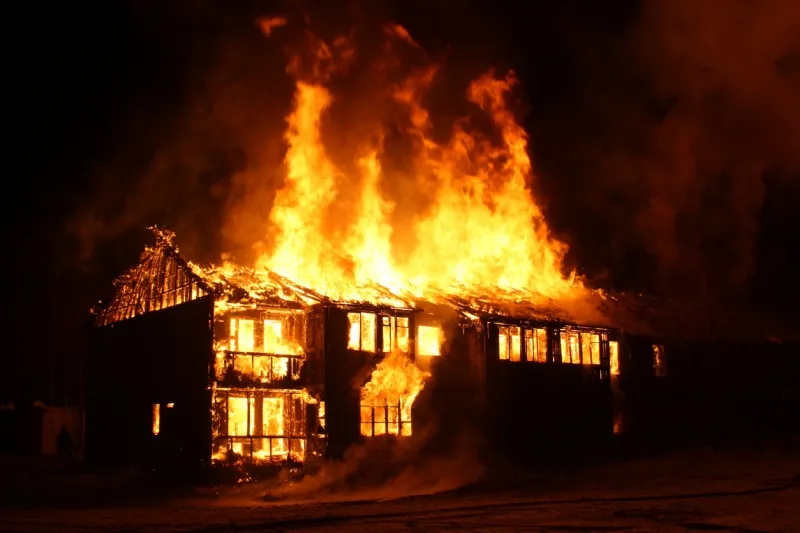ささいなことで燃え盛り大火事に････。　思いもよらぬうっかり火災