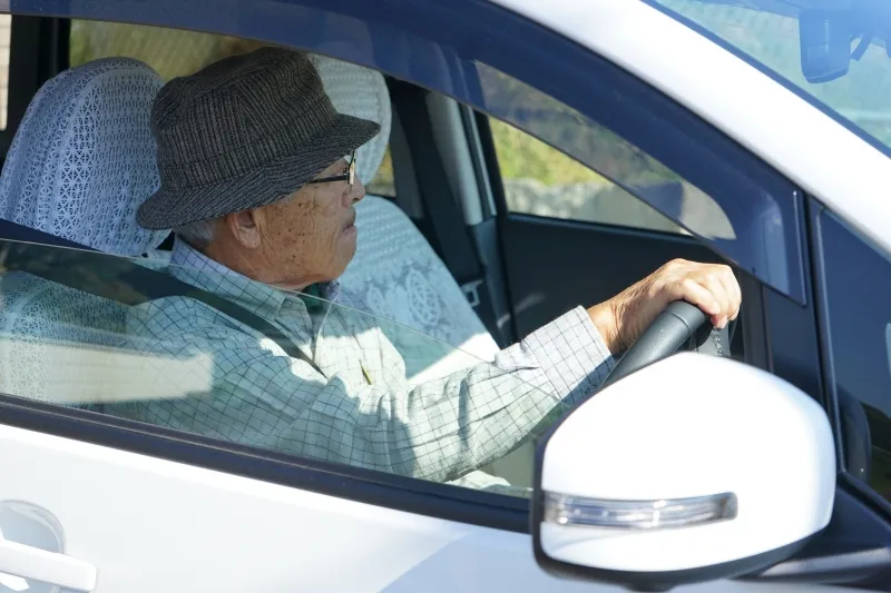 高齢者ドライバーの7割以上が「自分の運転に自信アリ」交通事故の原因は...