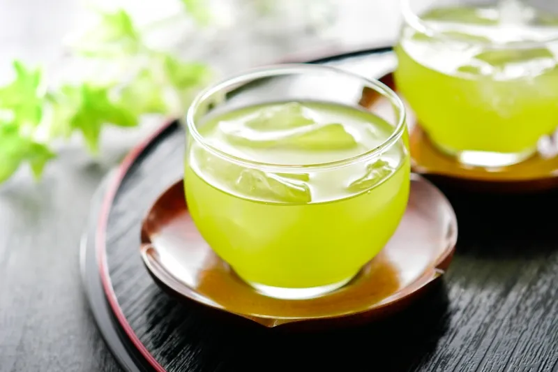 「カフェインには利尿効果があるため緑茶やコーヒーは水分補給に向かな...