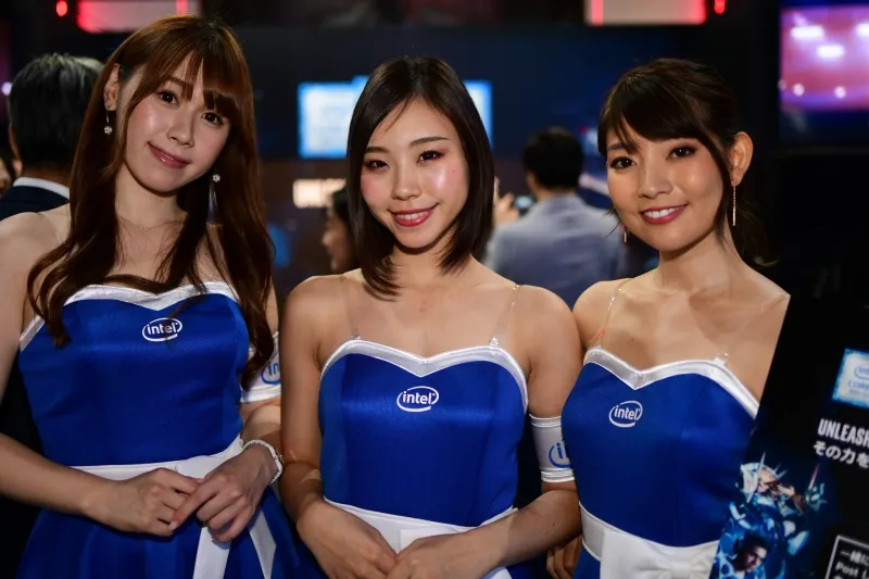 【東京ゲームショウ2019】Xperia＆インテルのブースで美人コンパニオン...