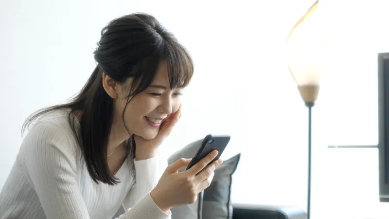 20代女性の半数以上が「1日に4時間以上」のスマートフォン利用！ゲーム...