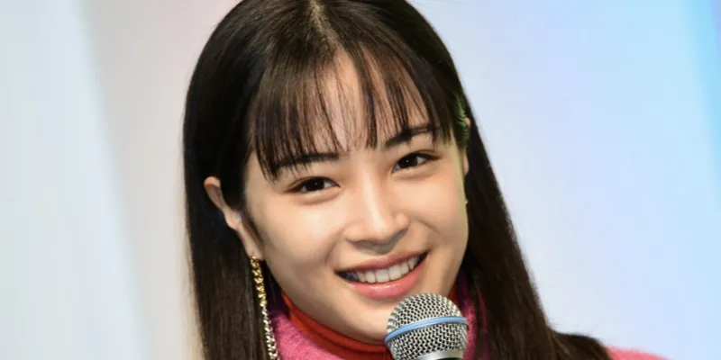 広瀬すずさんのタートルネック重ね着スタイルで世界は平和に近づいたと思う