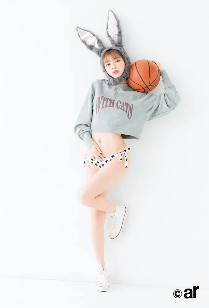 人気女優・内田理央が雑誌「ar」の表紙に登場！ほぼすっぴん&セクシーな...