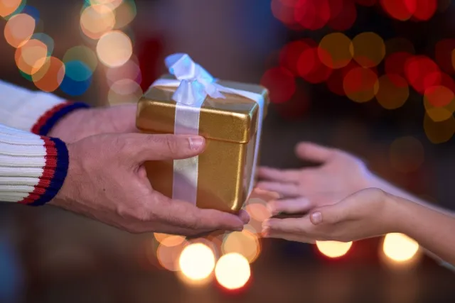 クリスマスに時代の変化が！プレゼントの購入場所はフリマアプリでもOK...