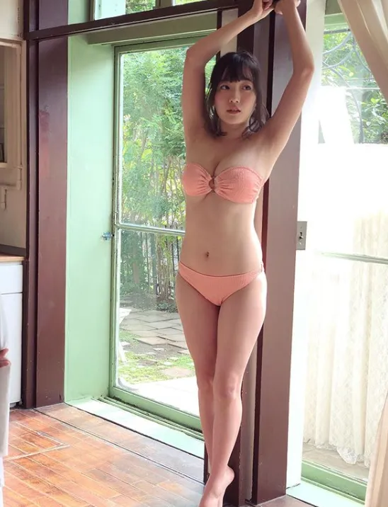 京佳（20）がビキニショットを複数披露！ファンも「めっちゃかわいい！...