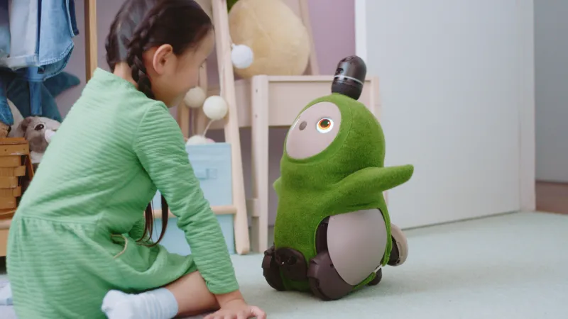 家族型ロボット「LOVOT」がついに出荷開始！保育士からも子どもの心の成...