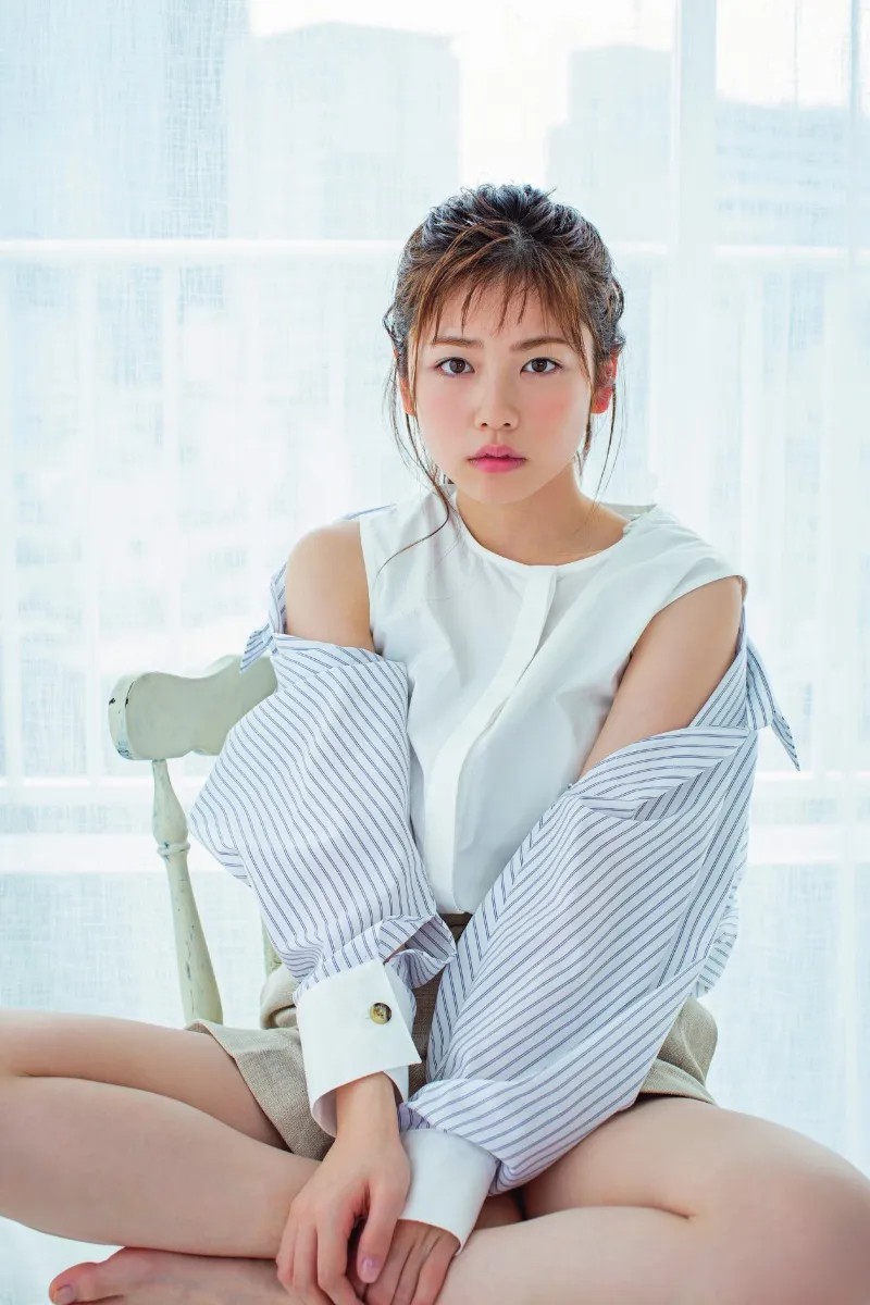 女優・小芝風花が雑誌「FLASH」の表紙を飾る！9ページにわたるグラビア&...