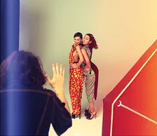 浅田舞の横乳があふれる！？浅田真央との超セクシーショットを披露！