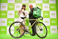 堀ちえみ、純白ワンピをなびかせてフードデリバリー推奨「心強い」