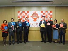 カレーに合わせるのはナン？ライス？カレー界の重鎮が激論