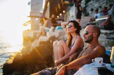 プールや海に入ると薄毛になりやすい？「夏の薄毛にまつわる都市伝説」を医師が徹底検証