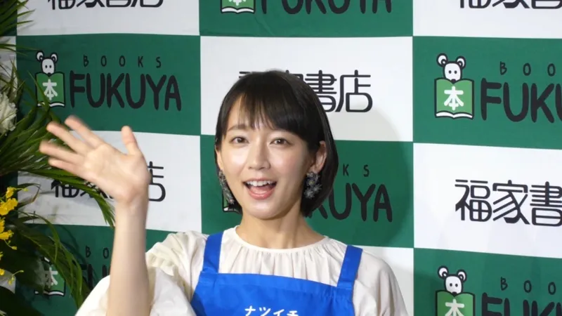 吉岡里帆の素が満載!!2,600kmの旅を追い続けた写真集『so long』発売!!