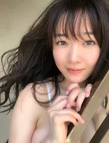 園都（25）、押し付けられた色白Gカップにファンの目線が釘付け！