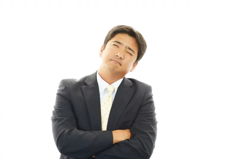10月は最も出張が多い季節。「出張疲れ」や「スーツじわ」「襟つぶれ」に注意！