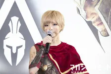 最上もが、女戦士衣装に大興奮！！「アサシン クリード オデッセイ」の発売記念発表会に登場！