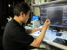 薄毛治療に血行促進は関係なし！？毛根活性のカギは振動圧刺激。日本医科大学とアンファーが共同研究