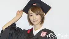 生駒里奈が可愛すぎるアカデミックガウンで登場！通帳を見つめてニヤニヤ！？