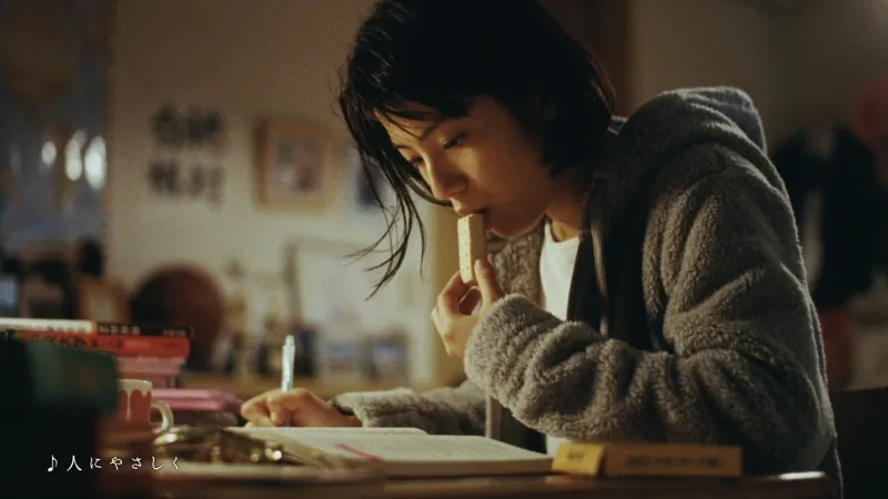 カロリーメイトの新 CMが公開！ザ・ブルーハーツの名曲「人にやさしく」...