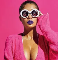 橋本梨菜（25）、小麦色に焼けたGバストの谷間を披露！撮影風景も動画で