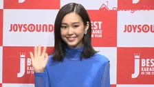 JOYSOUND年間カラオケランキング発表！桐谷美玲にサプライズ巨大肉ケーキも！