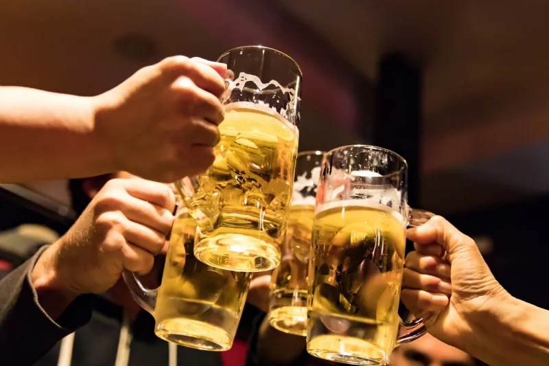 飲み会の翌朝の口臭は平均1.2倍のクサさに?! 忘年会シーズンの「口臭問題」とその対策