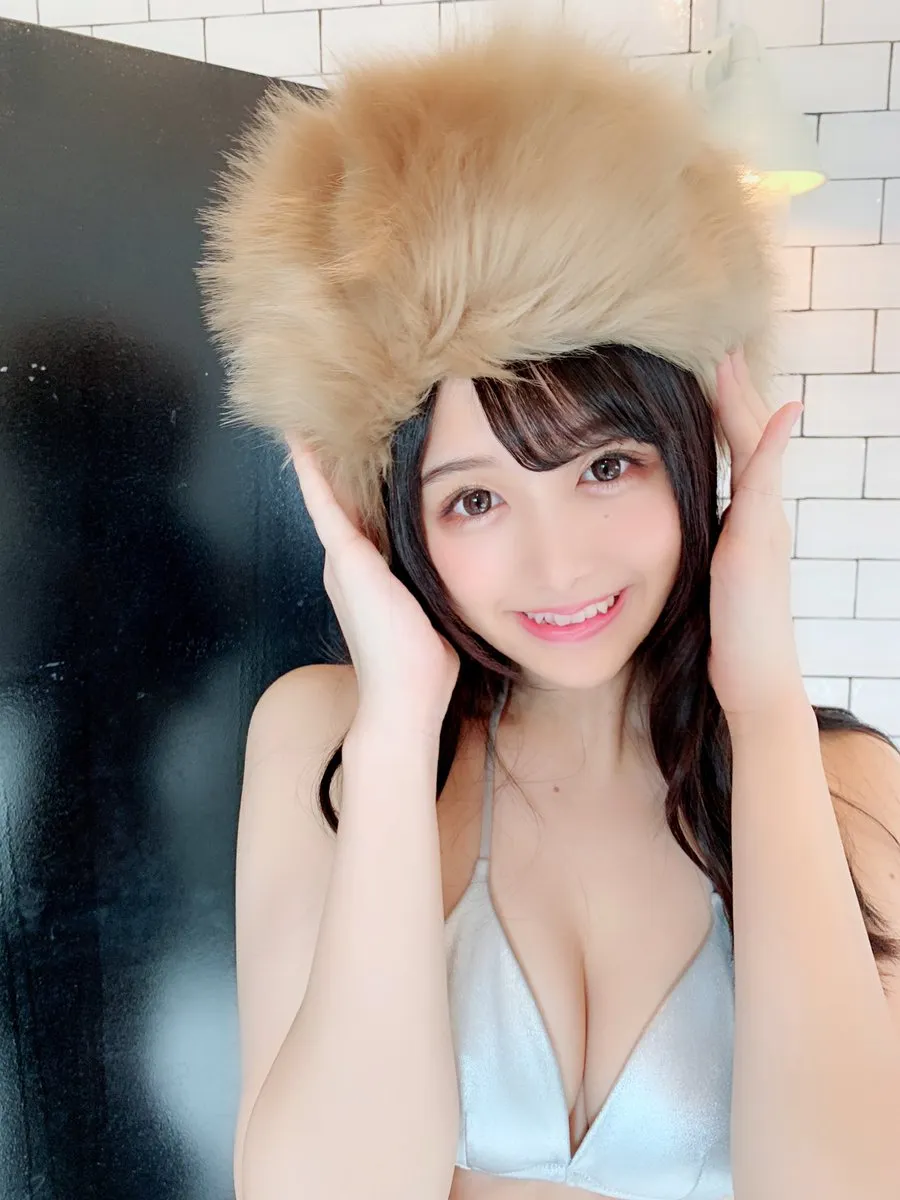 真島なおみ（20）、笑顔とバストの谷間が素敵なショットを披露しファンから熱視線！
