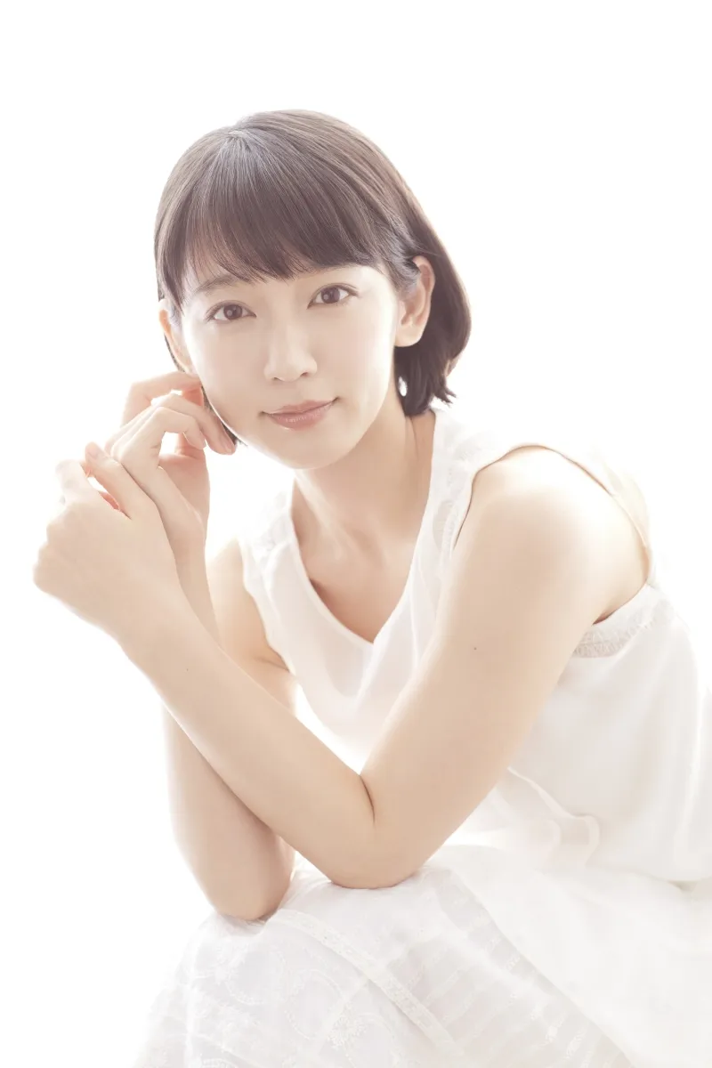 吉岡里帆、第5回カバーガール大賞「20代部門」受賞！「宝物みたいなカバ...
