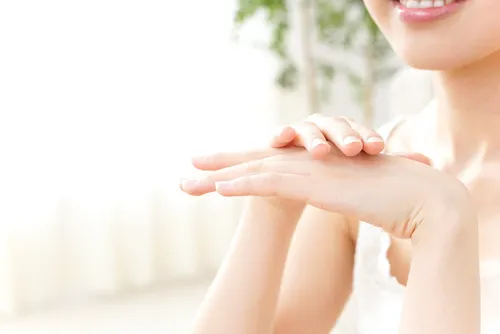 健康的で美しい「すっぴん爪」のつくり方！人気美容家が実践しているケア方法を紹介