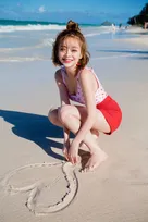 「女の子のなりたい顔No.1」テリちゃん、水着＆ランジェリー姿を初披露！気になるメイク法も徹底解剖の1stフォトブックが発売