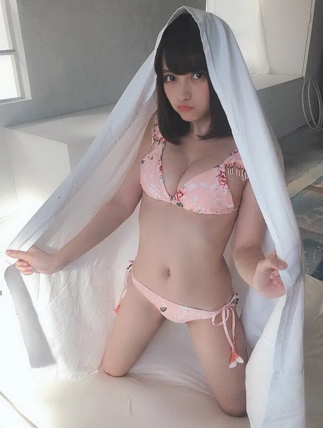コスプレイヤー・桃月なしこ、えちえちすぎるビキニショットを披露しファンから大反響！