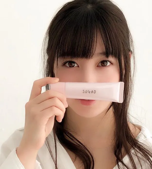 橋本環奈（20）のカメラ目線オフショットに心をときめかせるファン続出...