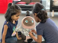 家族型ロボット『LOVOT』が「SXSW」に出展！体験者の7割以上がストレス軽減に効果的と回答