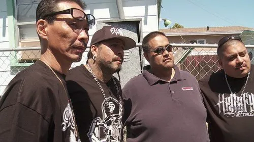 カリフォルニアの刑務所でメキシコ人ギャングたちと兄弟分になった元ヤ...