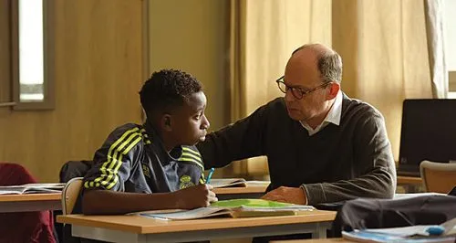 フランスの社会問題＝移民の子供たちの学力低下による教育格差を映画化『12か月の未来図』