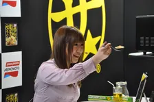 「みなさん、お腹空いていますか～!?」人気声優・小野早稀＆アキバ系ダンス集団・RABがニコニコ超会議で『チャーハンテロ』