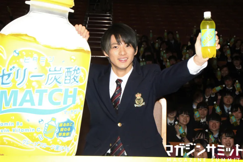 キンプリ・平野紫耀、女学生の前にサプライズ登場 その男前ぶりに学校の講堂は絶叫の嵐に…！