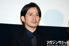 岡田准一さん、映画『ザ・ファブル』の現場を回想「バスローブ入りが多かったんですよ」