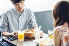 恥ずかしくて今更聞けない！女性が見ている「ご飯デート」での注意点
