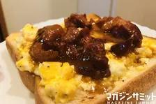あの焼き鳥の缶詰のアレンジレシピ。ついつい食べたくなっちゃう親子トーストの罪な味とは…？！