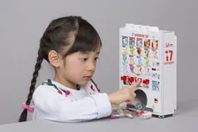 独創的な付録が話題の雑誌「幼稚園」。「セブンティーンアイスじはんき」が付録の7月号が緊急重版決定！