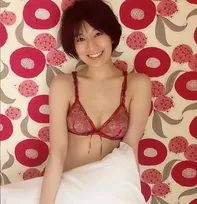 佐藤美希（26）、Fカップバストと極細ウエストのランジェリーショットで色気全開！