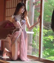 レースクイーン・沢すみれ、色気MAXの衣装で男性ファンをノックアウト！