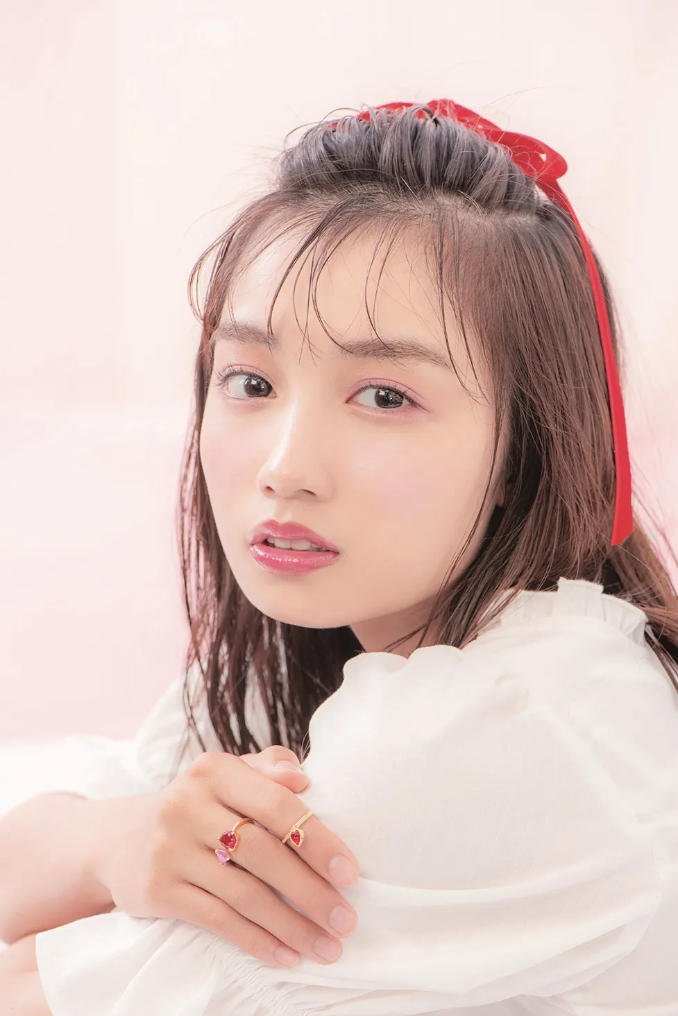 話題の美少女・黒木ひかり、ファッション誌に3誌同時出演の快挙！真似メイクで「腹筋つりながら我慢して…」