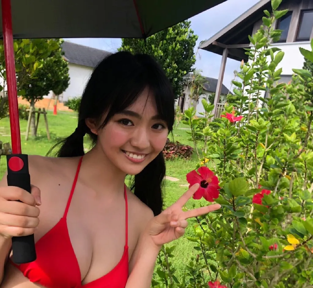 「ミスマガジン」グランプリ・豊田ルナ、ピュアな笑顔とふっくらバストがまぶしいアザーカット公開
