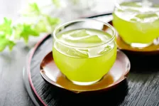 「カフェインには利尿効果があるため緑茶やコーヒーは水分補給に向かない」は、誤解だった！