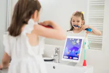 ママ大助かり！ゲームアプリを楽しみながら歯磨きできる子ども向けIoT製品が登場