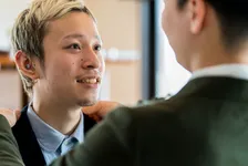 右耳にピアスは・・？男性がアクセサリーをつける場所でわかるアレコレ