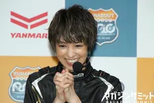 じゅんいちダビットソンが連発するギャグに笑顔を見せる南明奈のしぐさがいちいちカワイイ！